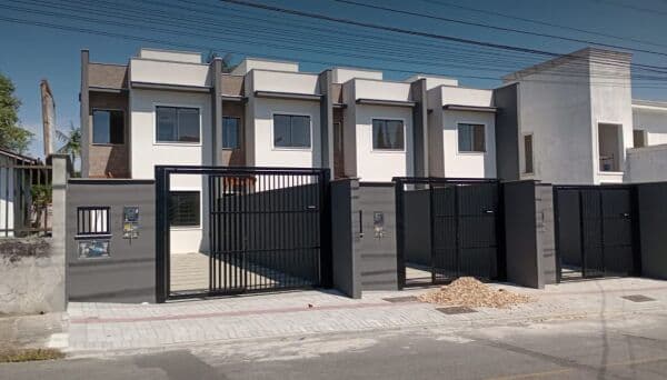 Sobrado em Joinville - Bom Retiro