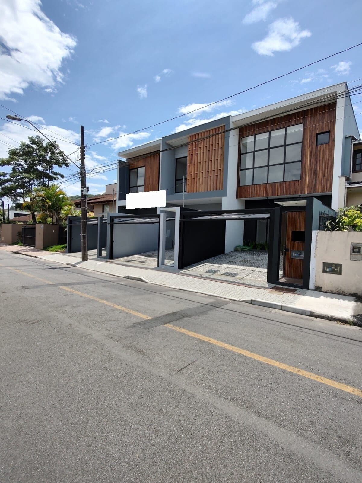 Sobrado em Joinville - Saguaçu