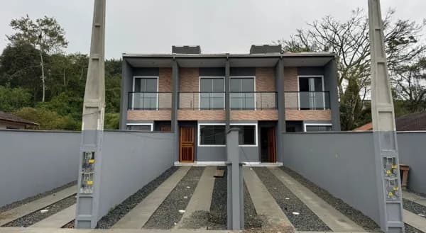 Sobrado em Joinville - Paranaguamirim