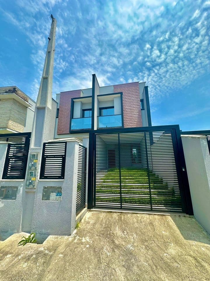 Sobrado em Joinville - Saguaçu