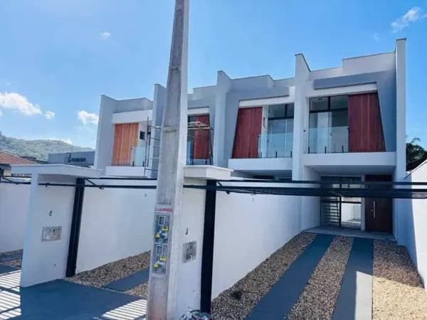 Sobrado em Joinville - Bom Retiro