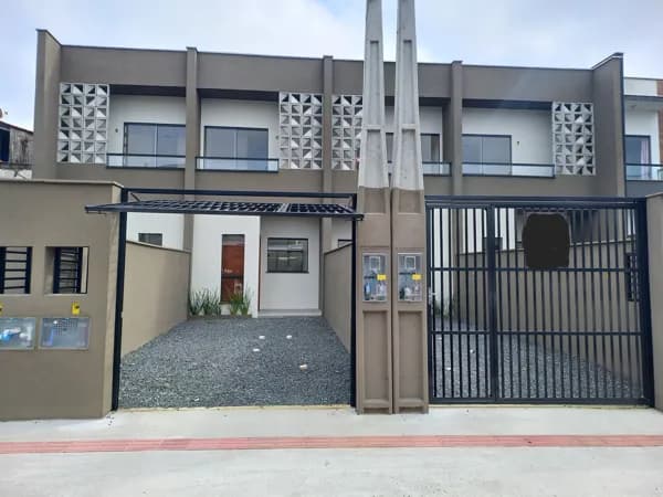 Sobrado em Joinville - Iririú
