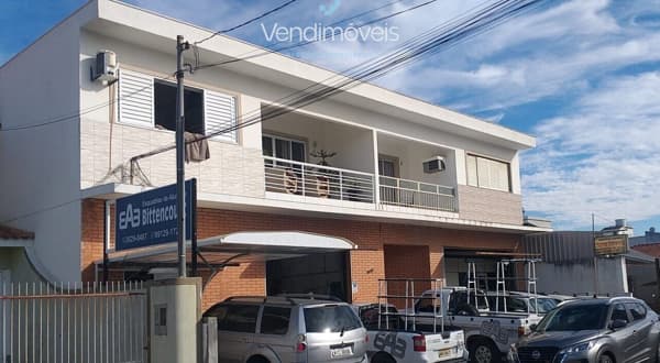 Prédio/Edifício Inteiro em Tubarão - Oficinas