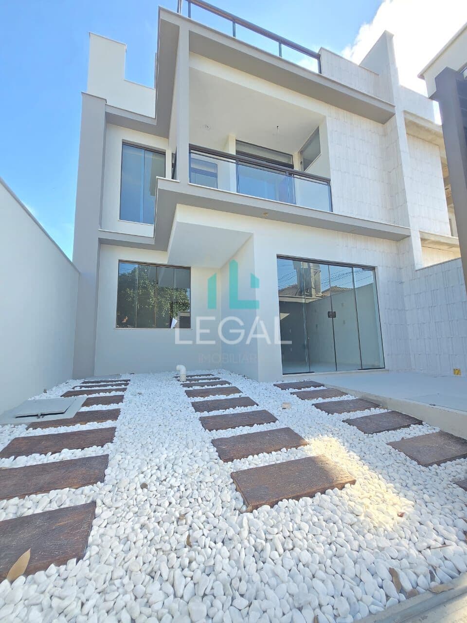 Triplex com 3 quartos - Centro - Rio das Ostras - RJ