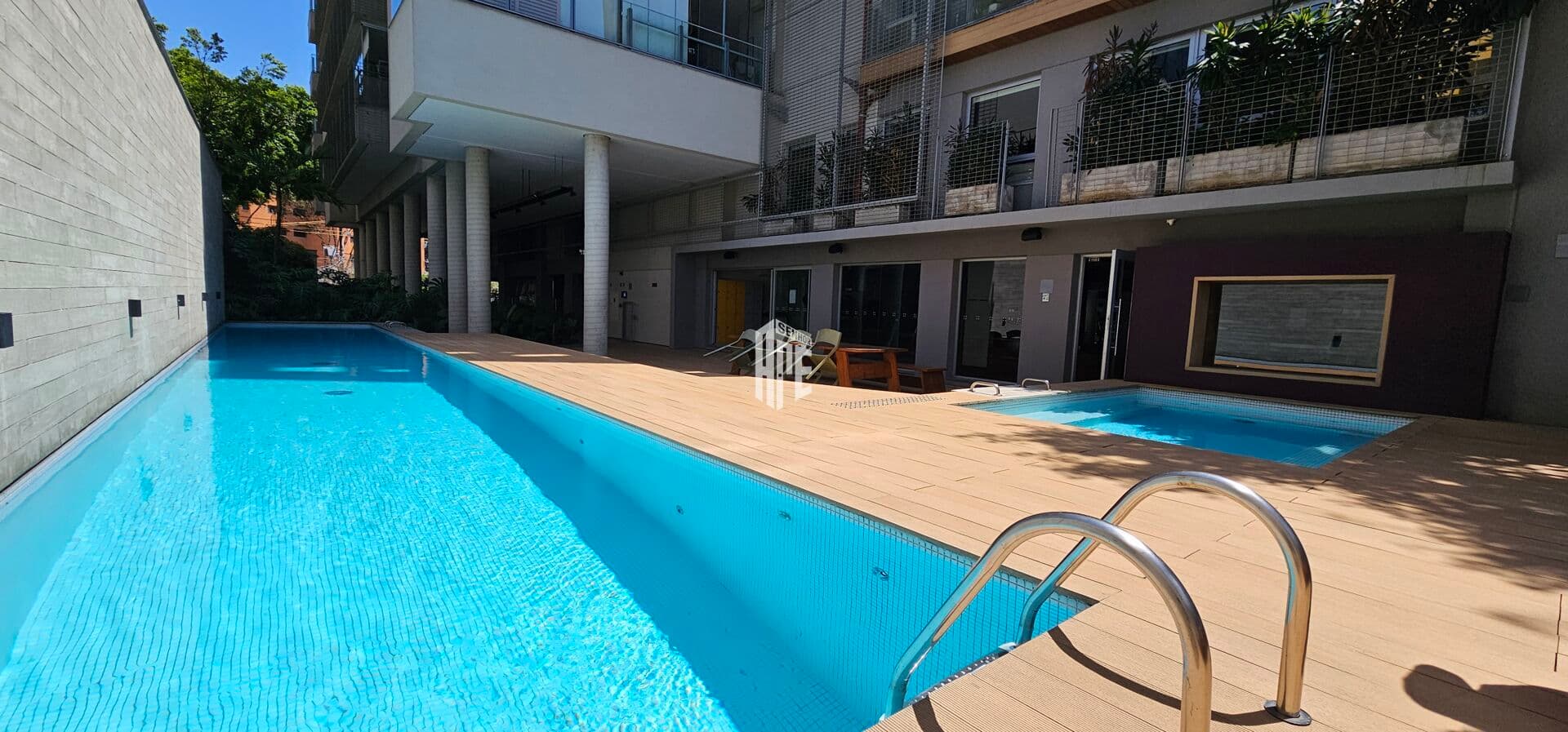 Studio em Pinheiros - SP - Semi Mobiliado e NOVO