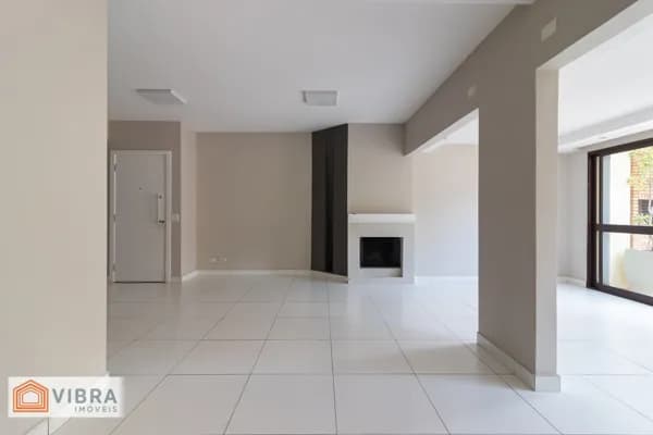 Casa em Santana de Parnaíba - Alphaville