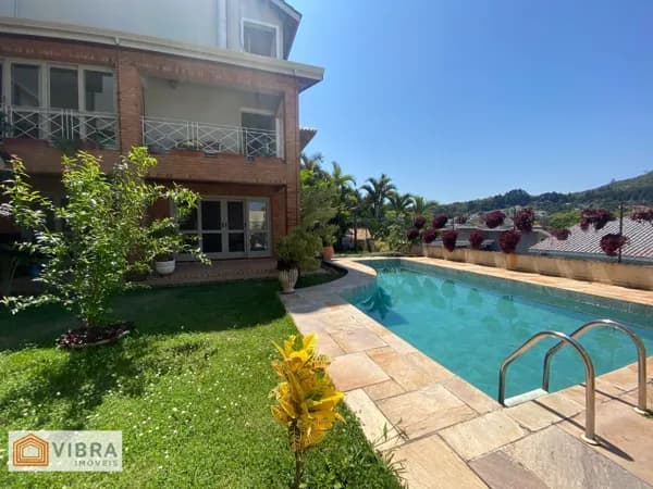 Casa em Santana de Parnaíba - Alphaville