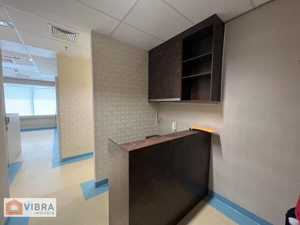 Sala comercial Condomínio West Towers (Alphaville Industrial)
