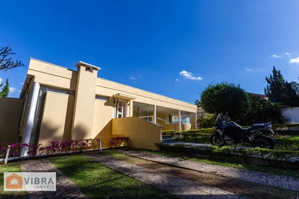 Casa em Santana de Parnaíba - Alphaville