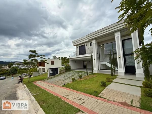 Casa em Santana de Parnaíba - Alphaville