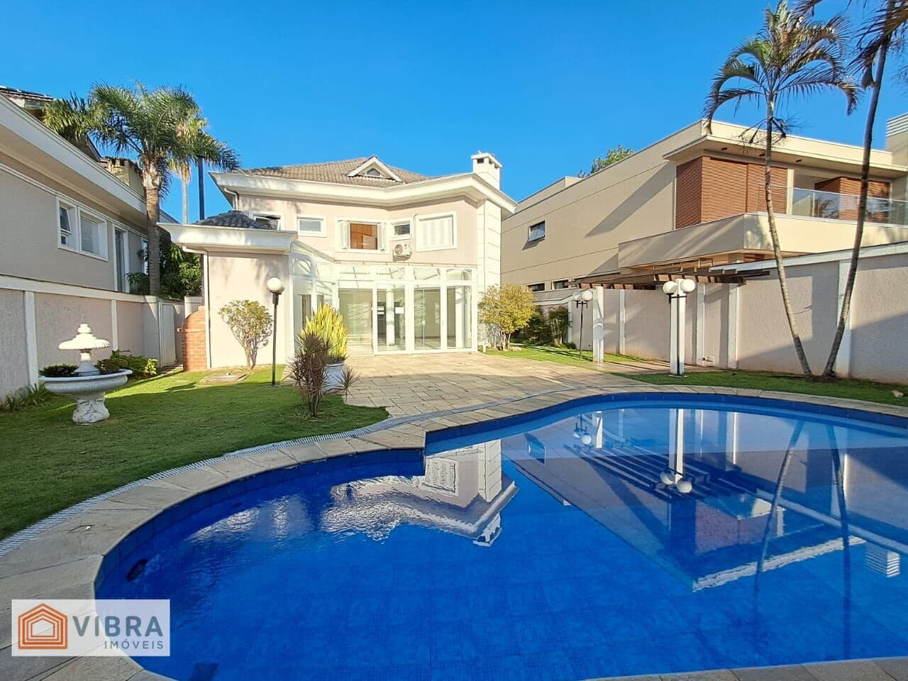 Casa em Santana de Parnaíba - Alphaville