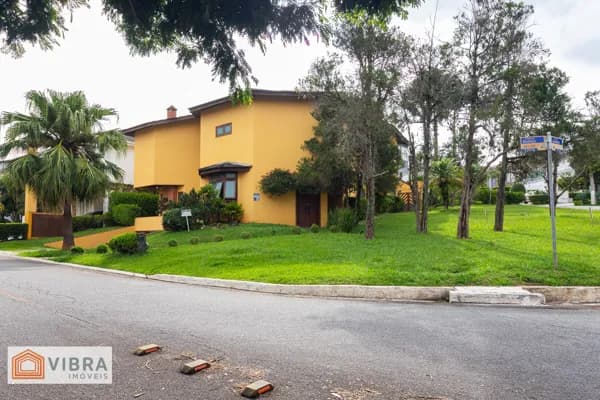 Casa em Santana de Parnaíba - Alphaville