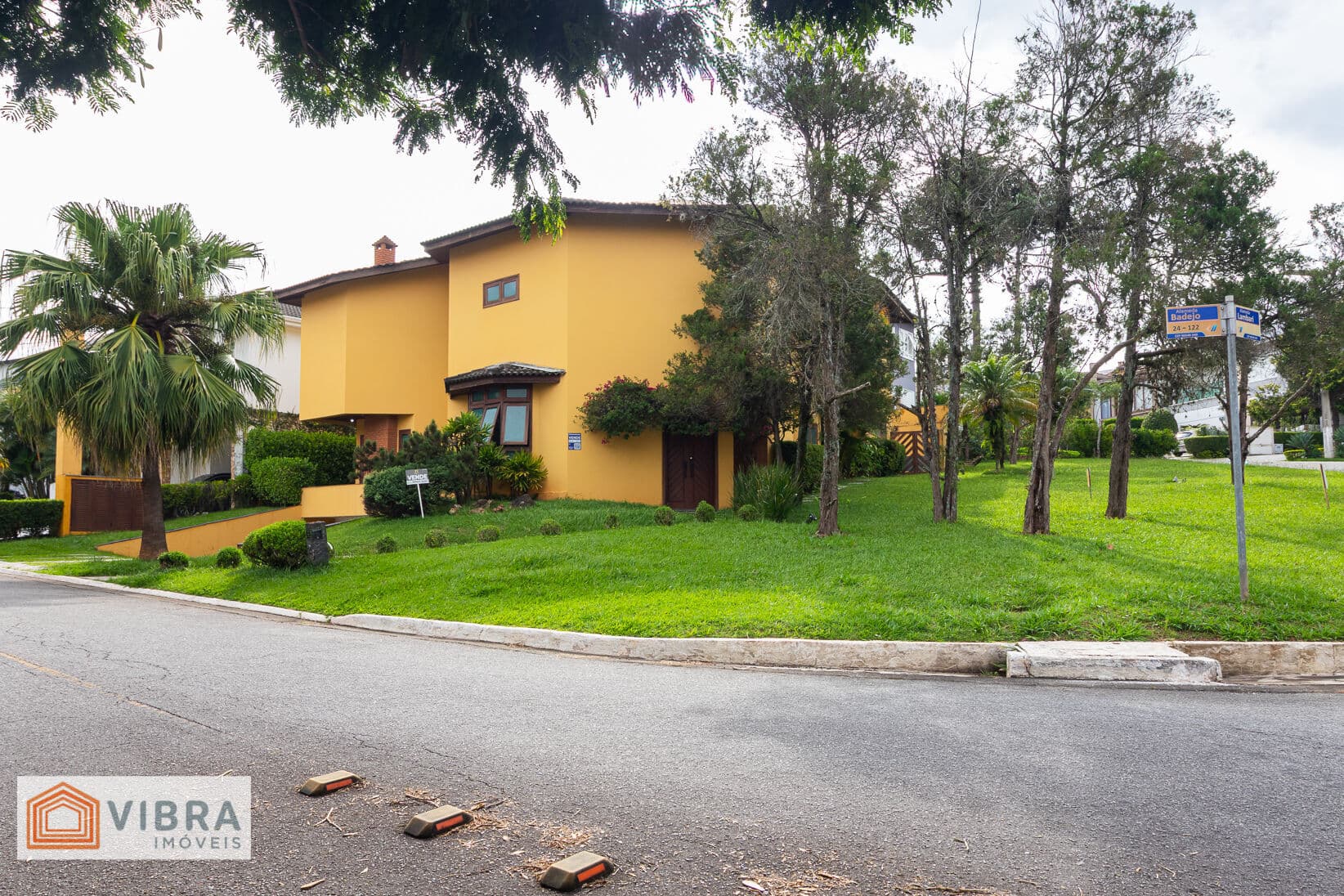 Casa em Santana de Parnaíba - Alphaville