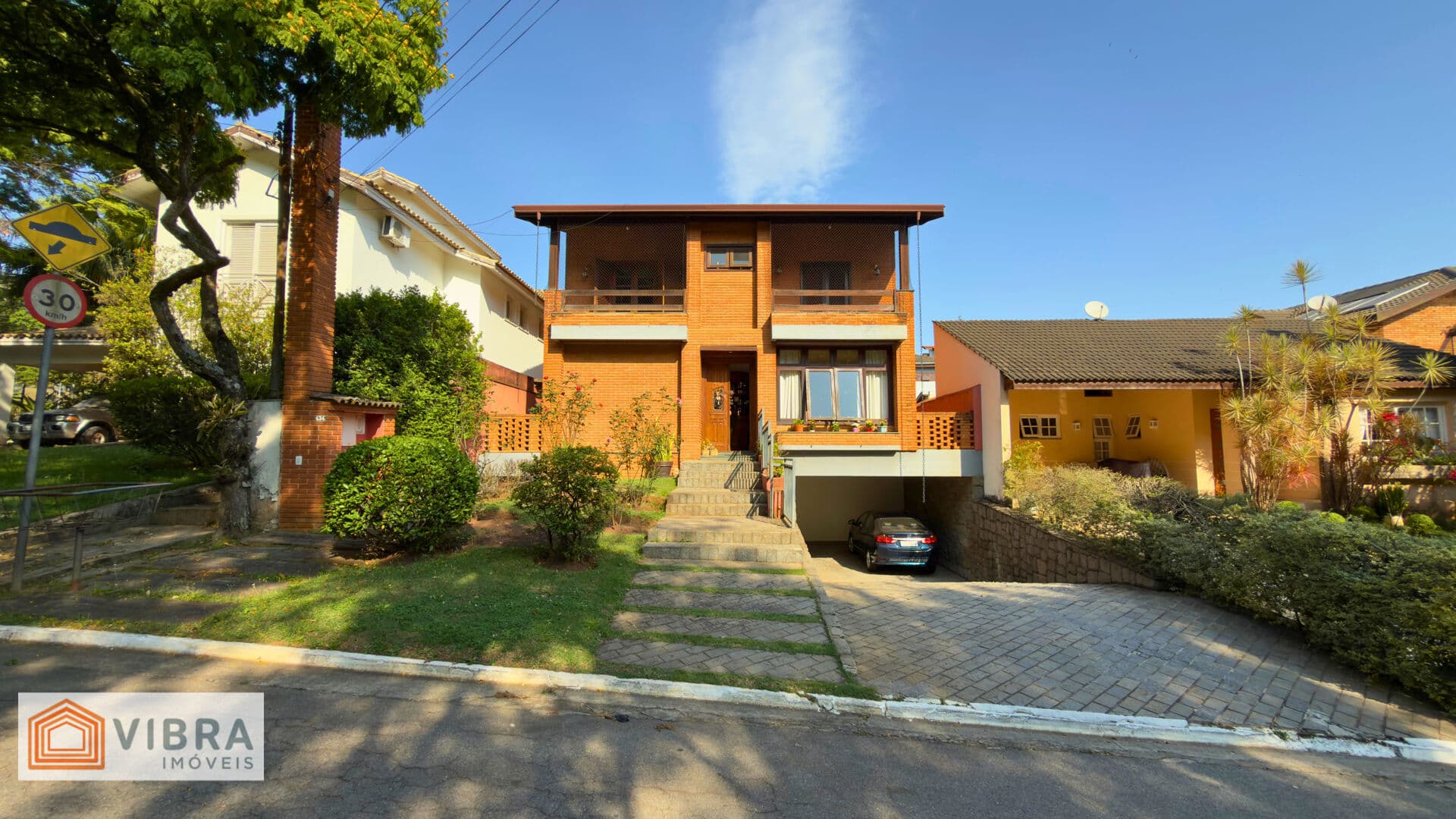 Casa em Santana de Parnaíba - Alphaville