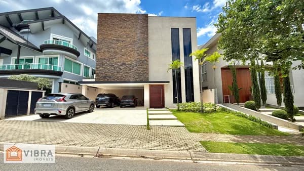 Casa em Santana de Parnaíba - Alphaville