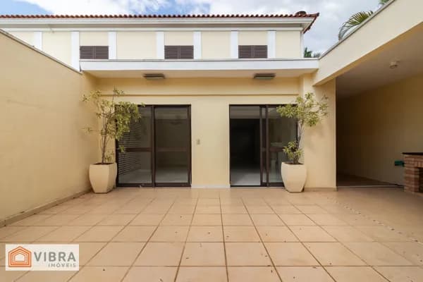 Casa em Santana de Parnaíba - Alphaville