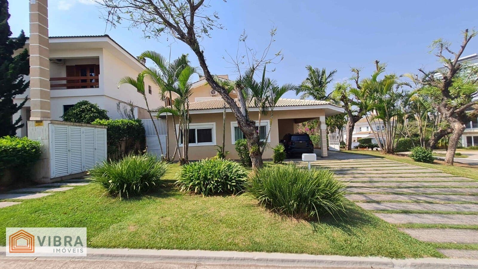 Casa em Santana de Parnaíba - Alphaville