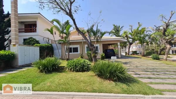 Casa em Santana de Parnaíba - Alphaville