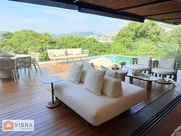 Casa em Santana de Parnaíba - Alphaville