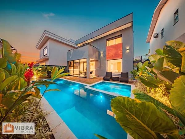 Casa em Santana de Parnaíba - Alphaville