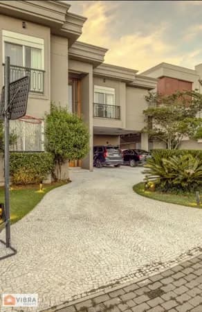 Casa em Santana de Parnaíba - Alphaville
