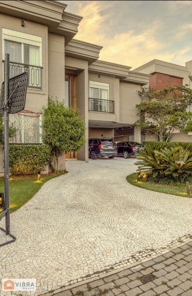 Casa em Santana de Parnaíba - Alphaville