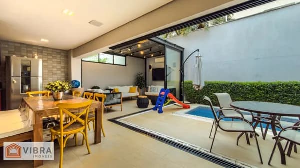 Casa em Santana de Parnaíba - Alphaville