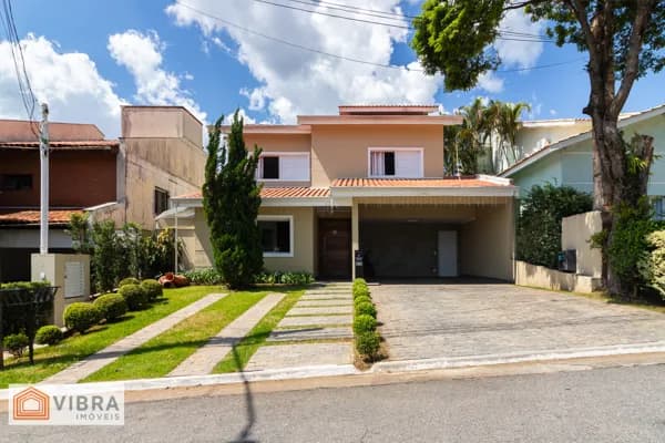 Casa em Santana de Parnaíba - Alphaville