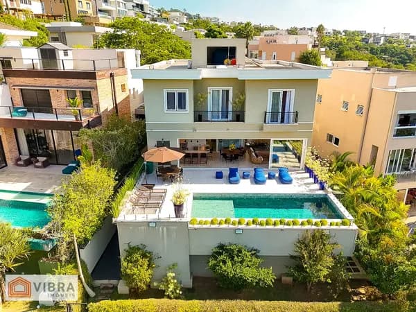 Casa em Santana de Parnaíba - Alphaville