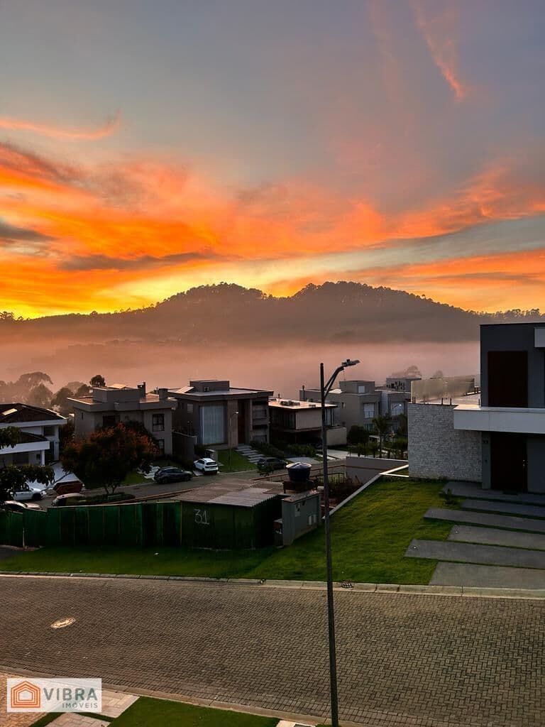 Casa em Santana de Parnaíba - Alphaville