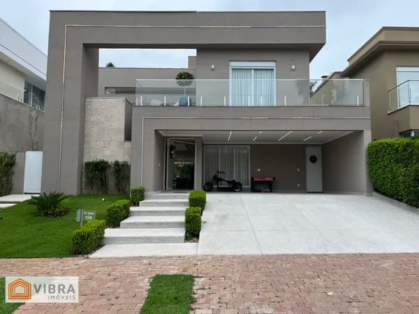 Casa em Santana de Parnaíba - Alphaville