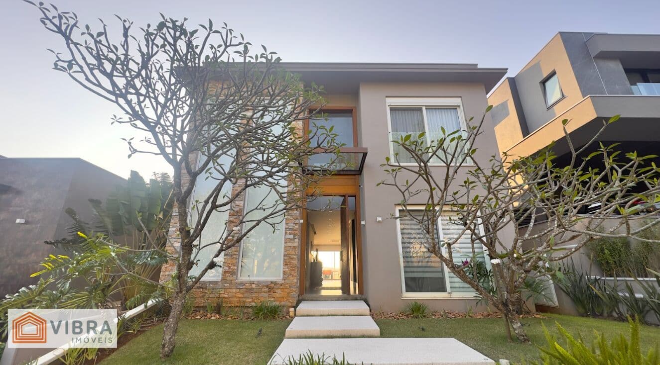 Casa em Santana de Parnaíba - Alphaville