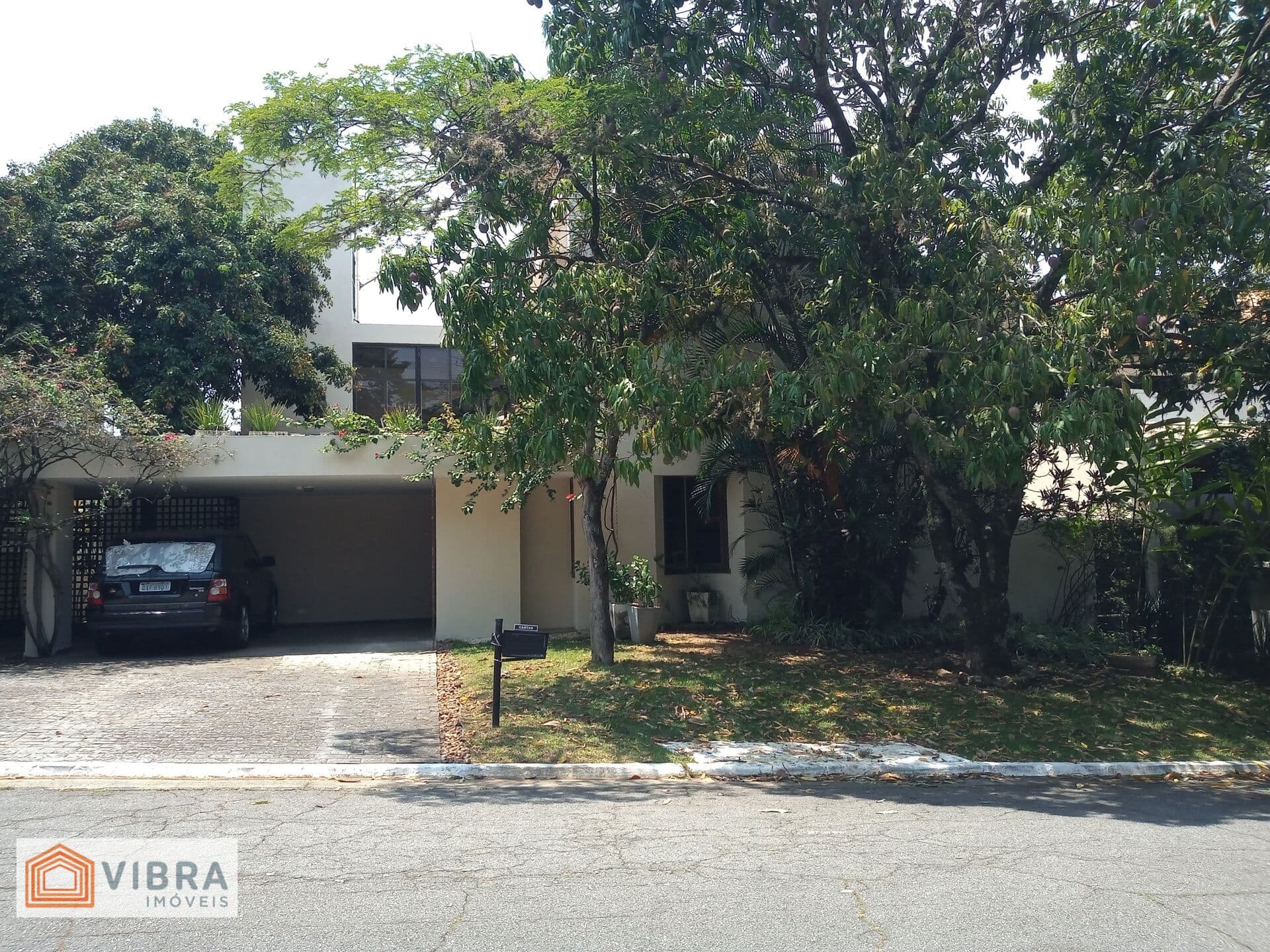 Casa em Santana de Parnaíba - Alphaville