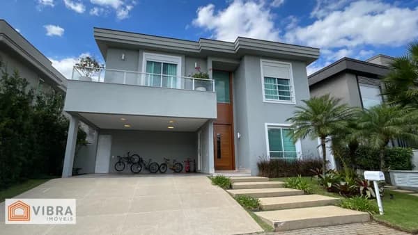 Casa em Santana de Parnaíba - Alphaville