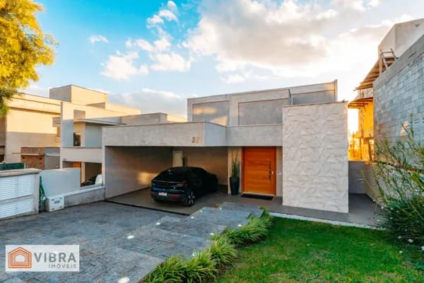 Casa em Santana de Parnaíba - Alphaville