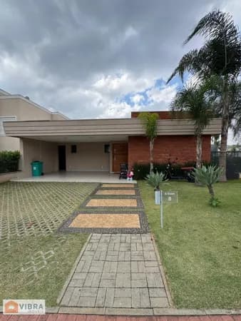 Casa em Santana de Parnaíba - Alphaville