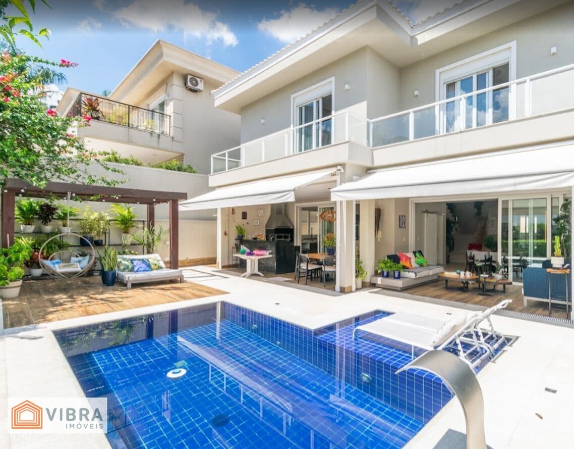 Casa em Santana de Parnaíba - Alphaville