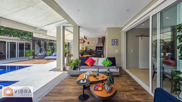 Casa em Santana de Parnaíba - Alphaville