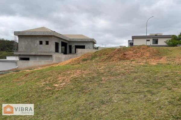 Terreno aclive leve a venda - BURLE MARX
