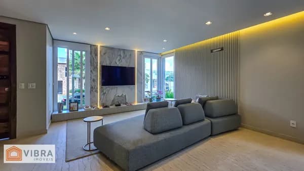 Casa em Santana de Parnaíba - Alphaville