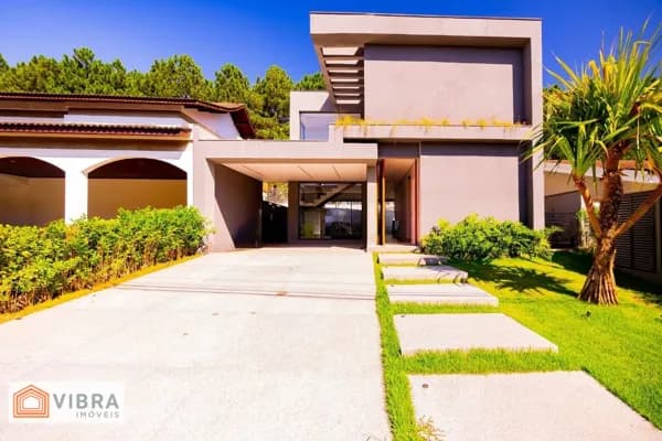 Casa em Santana de Parnaíba - Alphaville