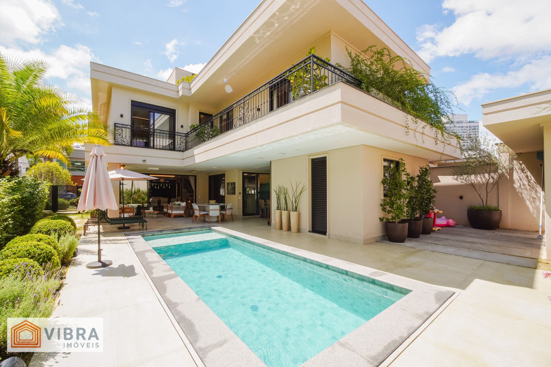 Casa em Santana de Parnaíba - Alphaville