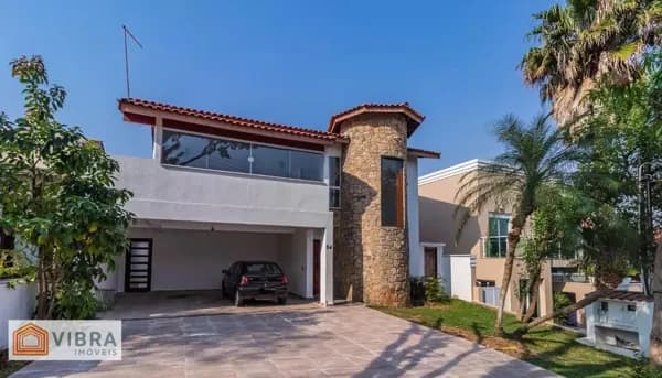 Casa em Santana de Parnaíba - Alphaville