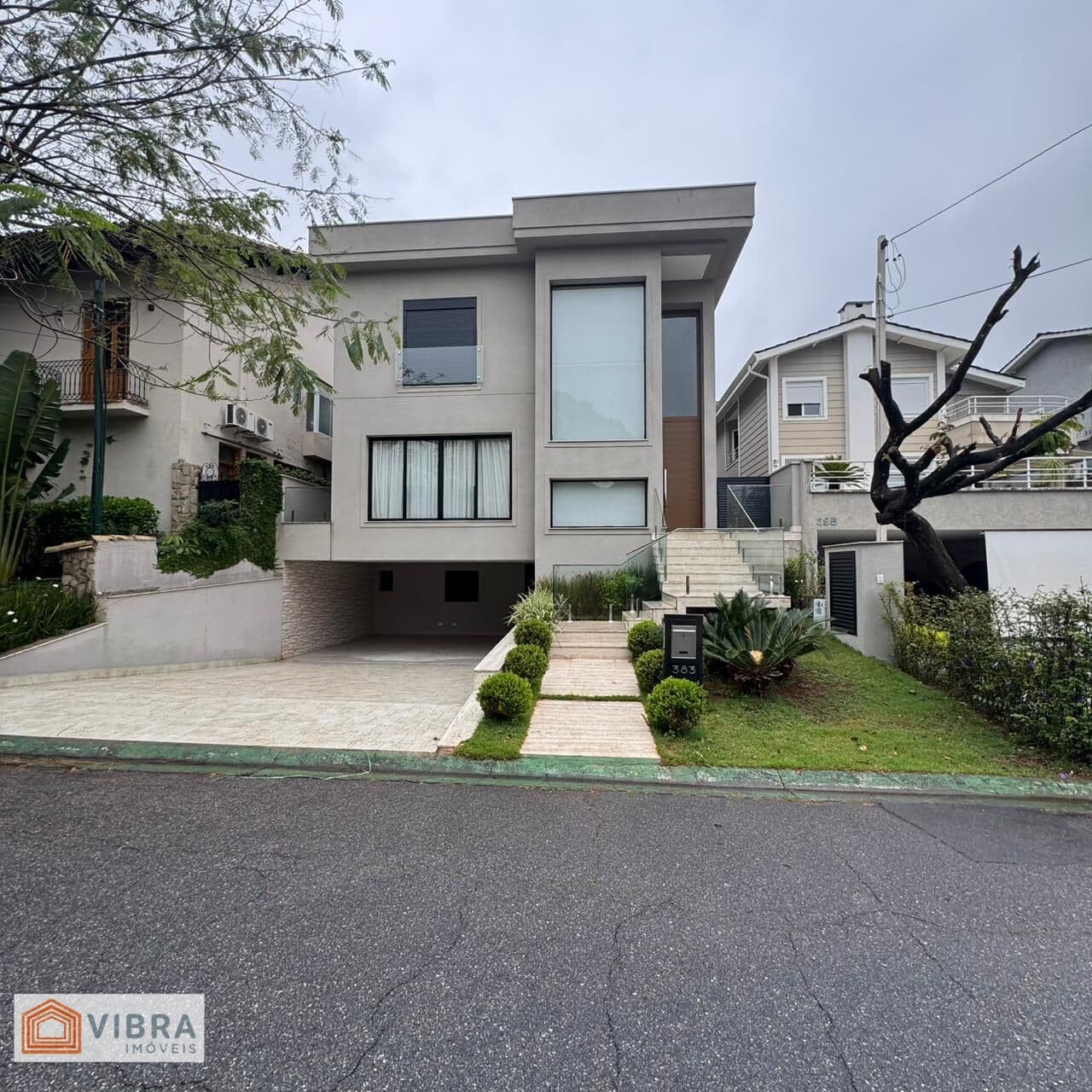 Casa em Santana de Parnaíba - Alphaville