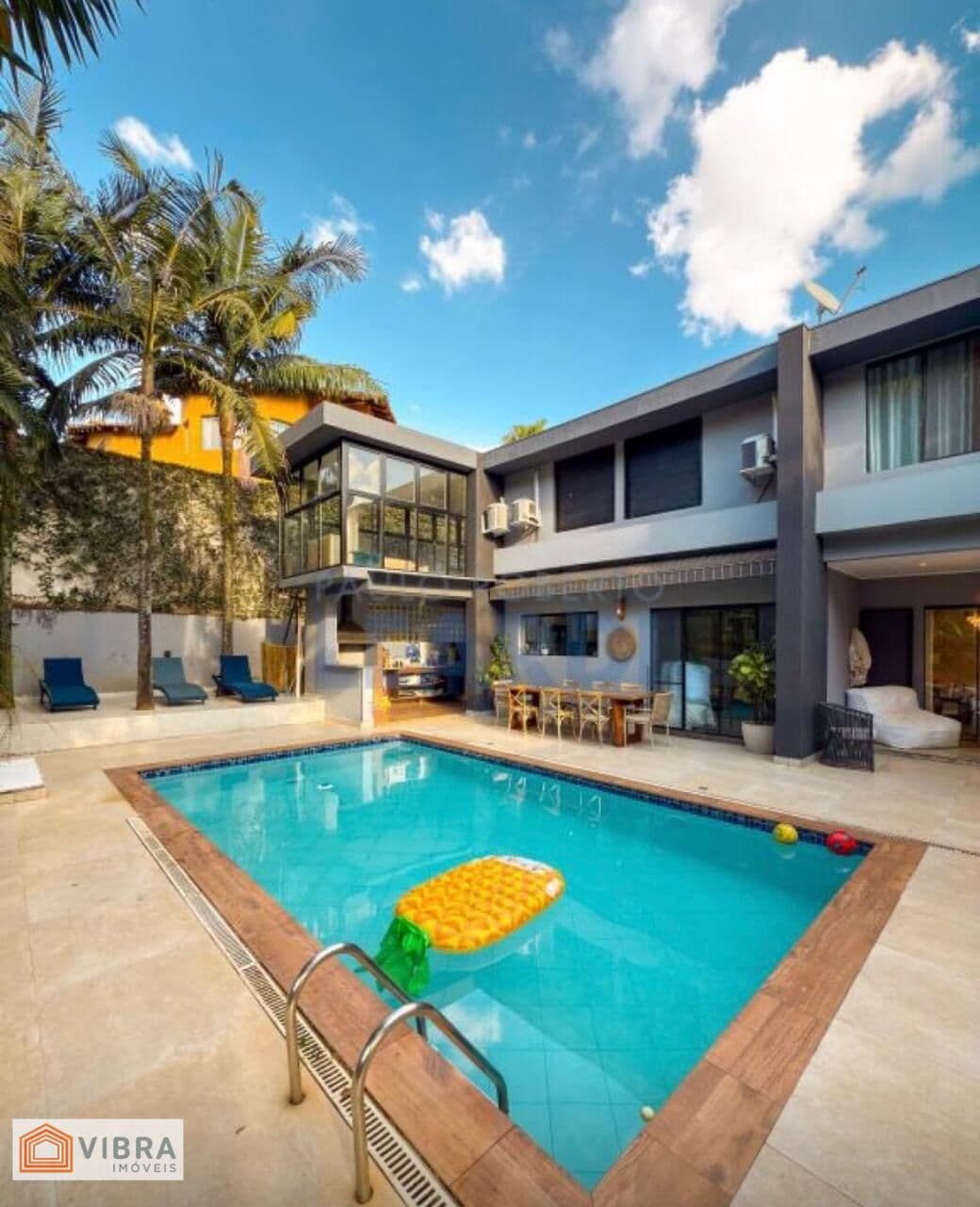 Casa em Santana de Parnaíba - Alphaville