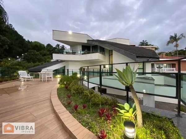Casa em Santana de Parnaíba - Alphaville