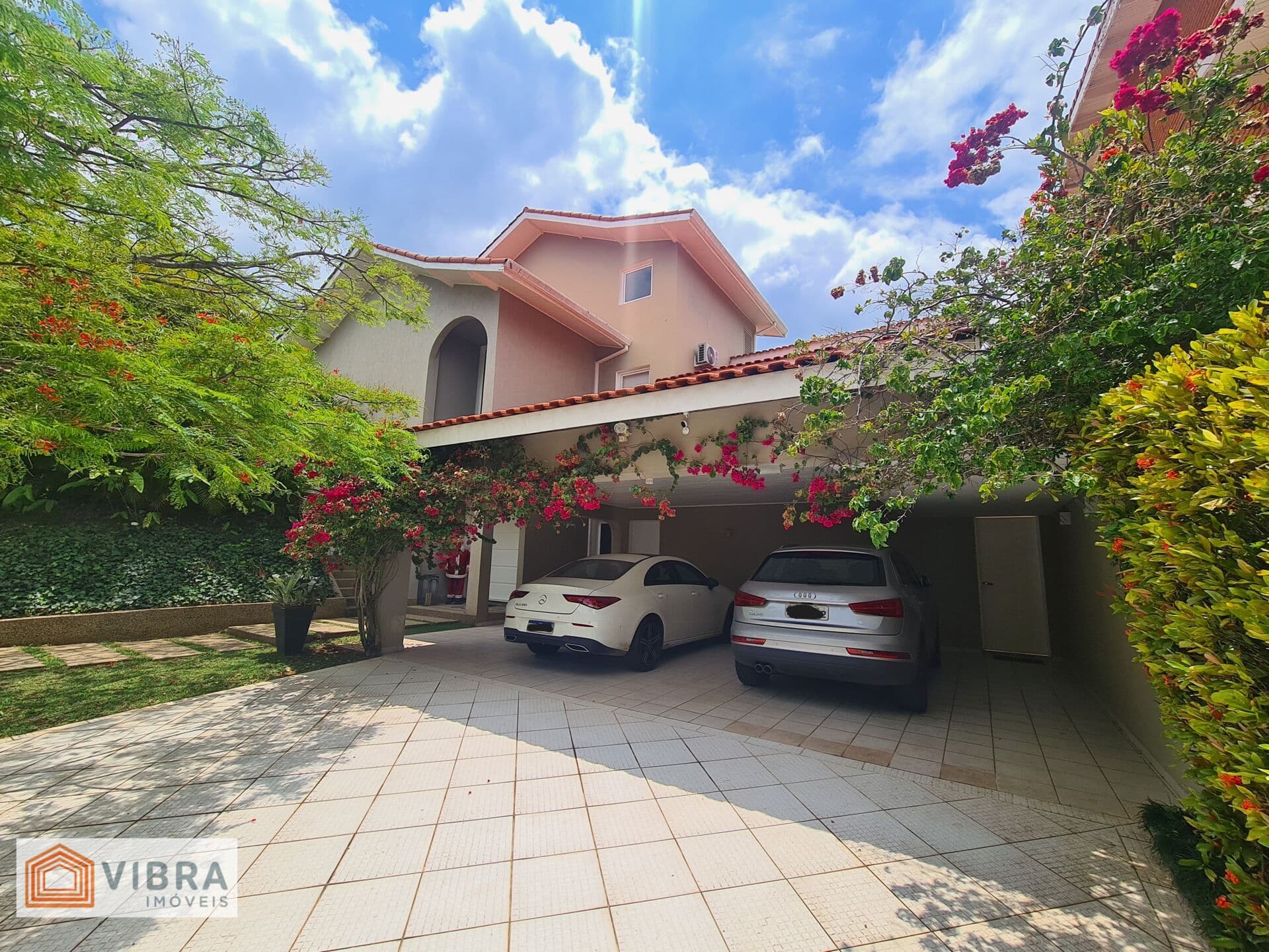 Casa em Santana de Parnaíba - Alphaville