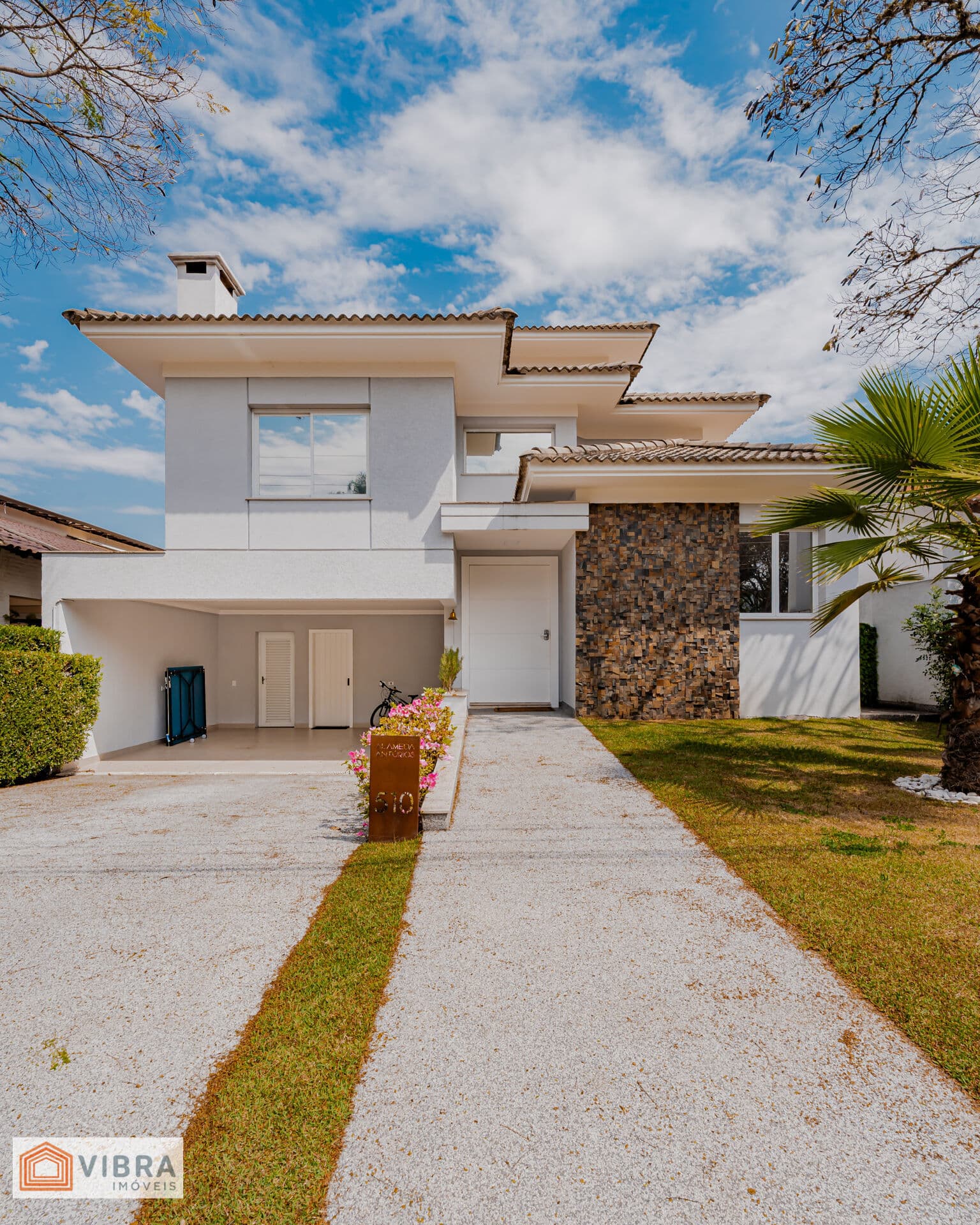 Casa em Santana de Parnaíba - Residencial Seis (Alphaville)