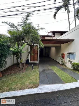 Casa em Santana de Parnaíba - Alphaville
