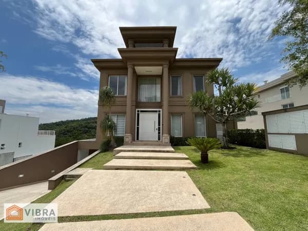 Casa em Santana de Parnaíba - Alphaville